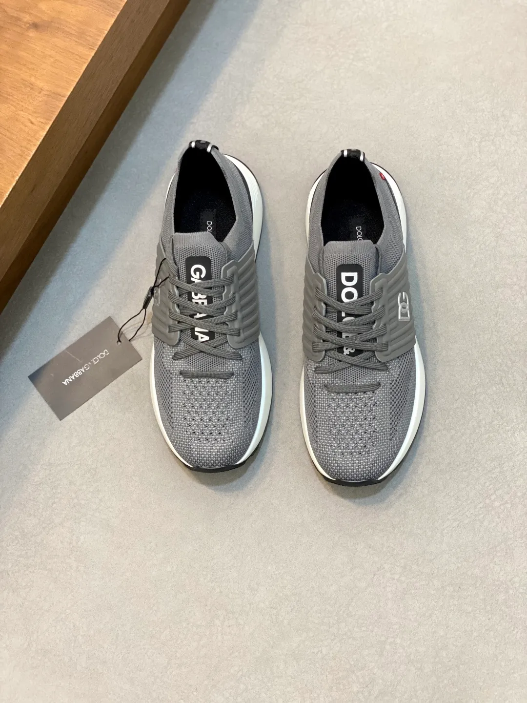 Men's Men's Shoes 💰700••New arrivals••Dolce&Gabbana••DG✔️High-end men's sports•casual shoes. Original goods from top counters. Original imported cowhide, multi-material splicing design ➕Imported cowhide lining, cowhide feet ➕Original TPR elastic outsole.  Size: 39-44 (38, 45 customized)